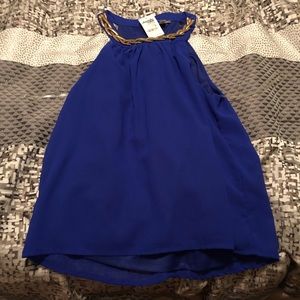 Cute top with statement collar/neckline